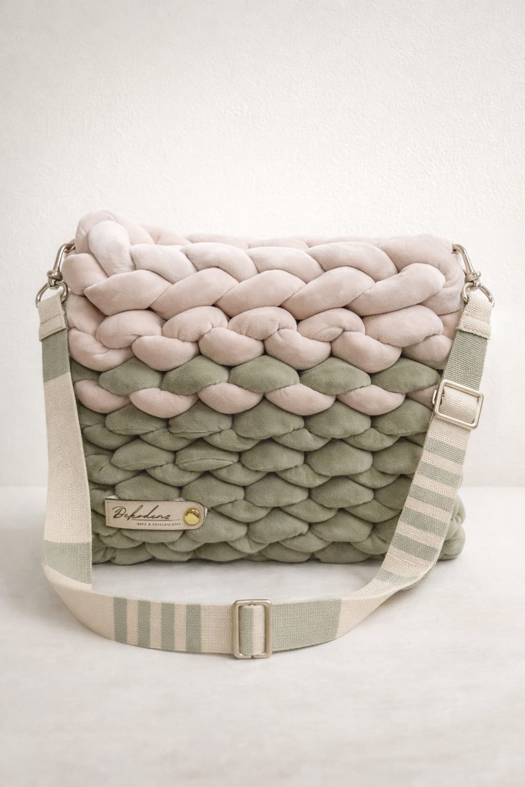 Moderne Umhängetasche handgemacht – Chunky Knit Bag - Samt - Beige/Grün - 27x31cm