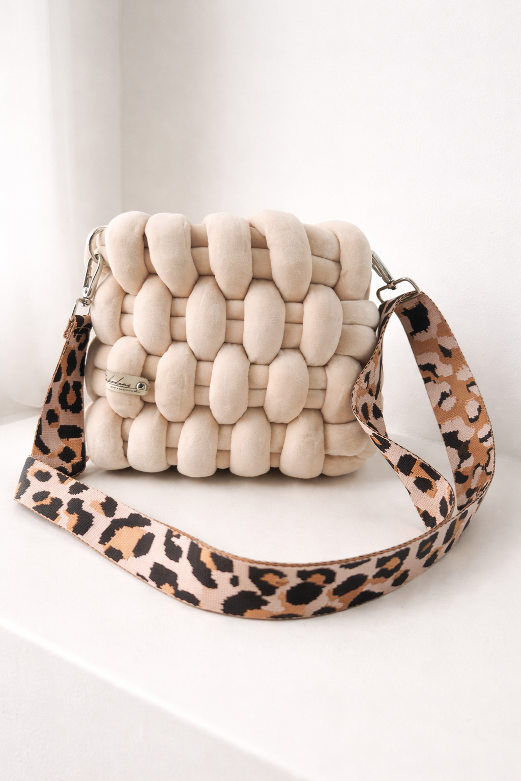 Moderne Umhängetasche handgemacht – Chunky Knit Bag - Samt - Beige - 22x20cm