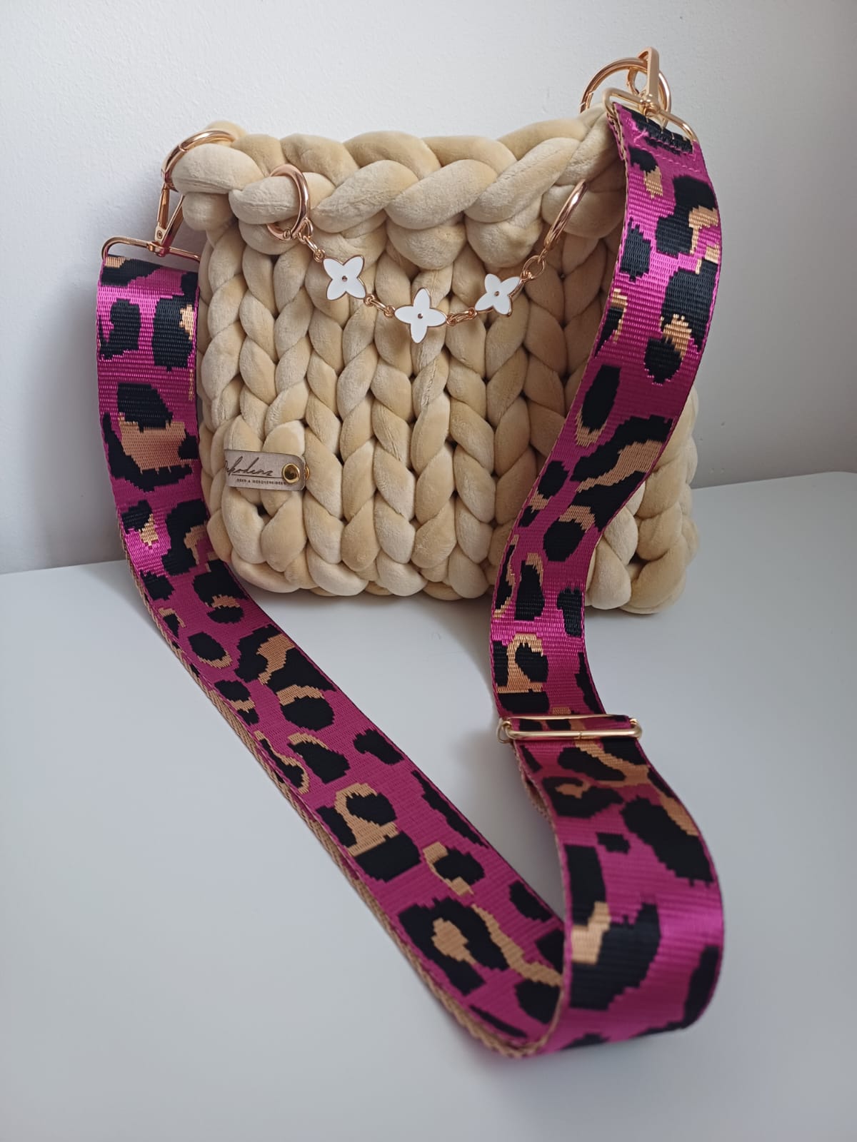 Moderne Umhängetasche Kidsbag handgemacht – Chunky Knit Bag - Samt - Gelb - 22x17cm