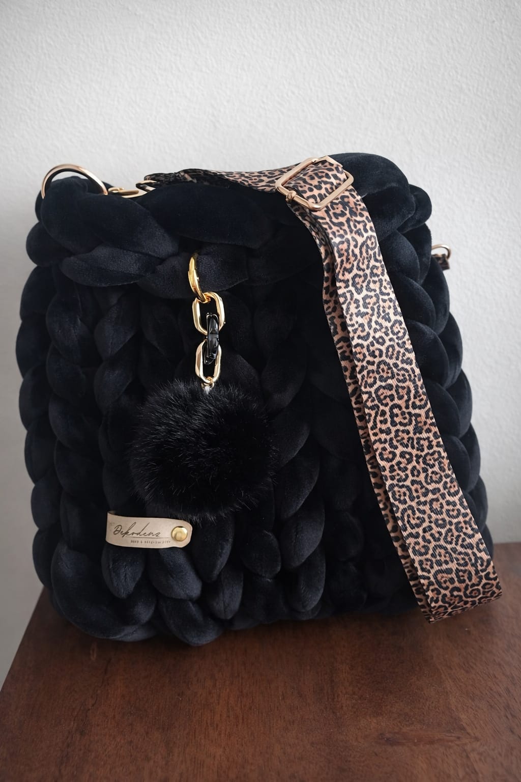 Moderne Umhängetasche handgemacht – Chunky Knit Bag  - Samt - Schwarz - 27x25cm