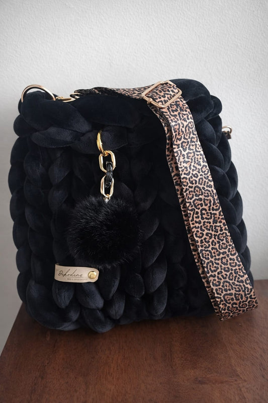 Moderne Umhängetasche handgemacht – Chunky Knit Bag  - Samt - Schwarz - 27x25cm