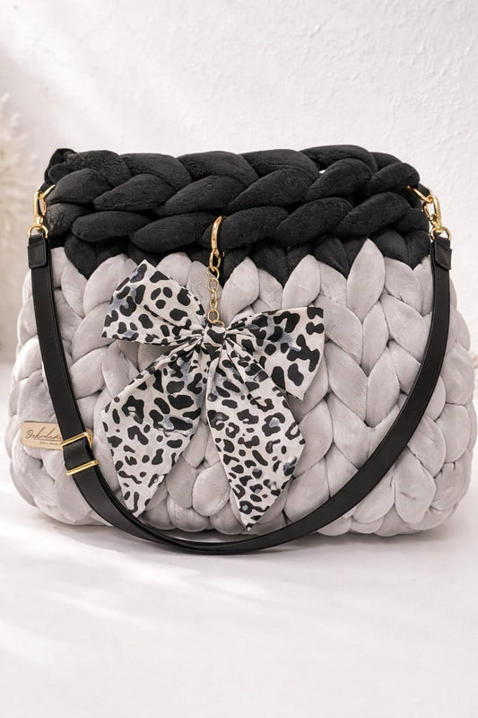 Moderne Tragetasche handgemacht – Chunky Knit Bag  - Samt - Grau/Schwarz - 30x24cm