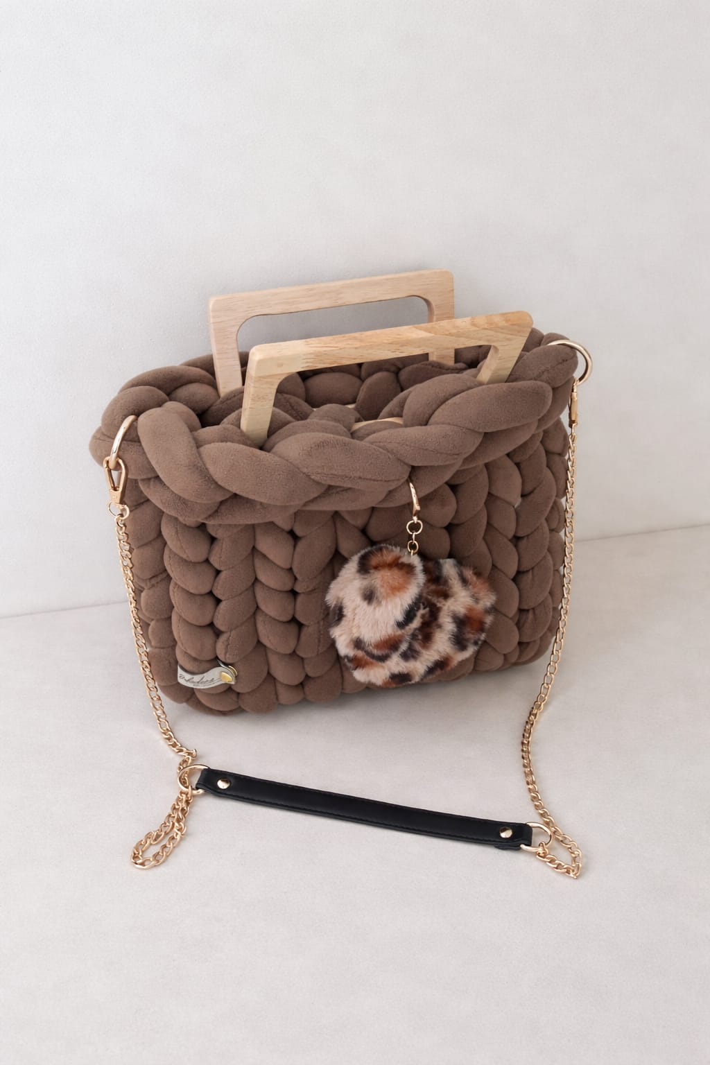 Moderne Umhängetasche handgemacht – Chunky Knit Bag  - Samt - Taupe - 30x27cm
